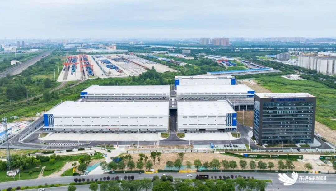 中亚农产品运贸专列抵欧博
