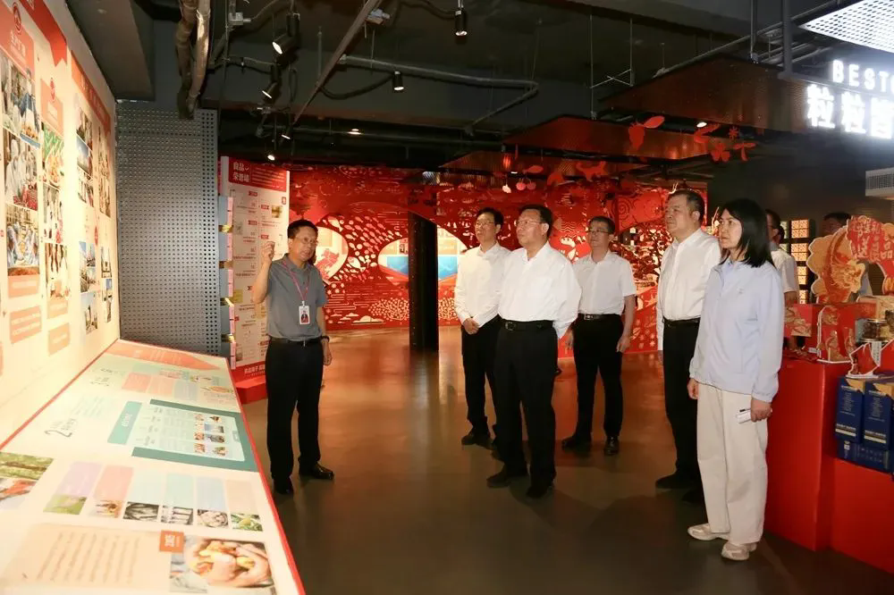 武汉市政协主席杨智调研欧博官网
产业转型和城乡融合发展工作